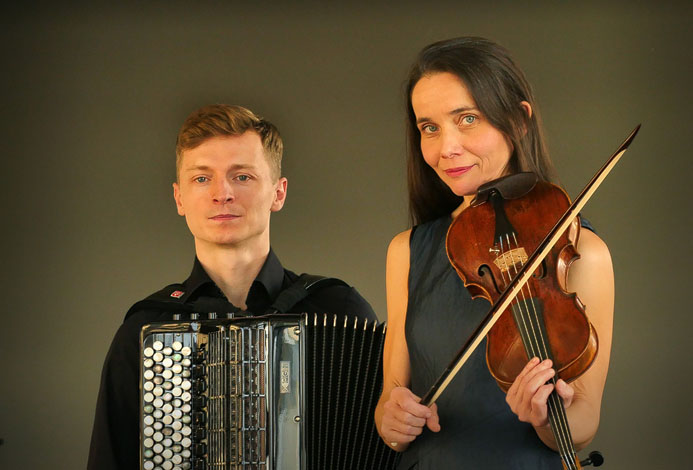 Konzert für Violine und Akkordeon mit Tabea Höfer und Marek Stawniak